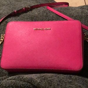 Cross body Michael Kors purse